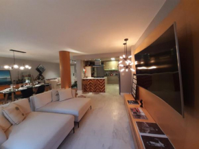 Lindo apartamento na rua do Shopping da Gávea com vaga